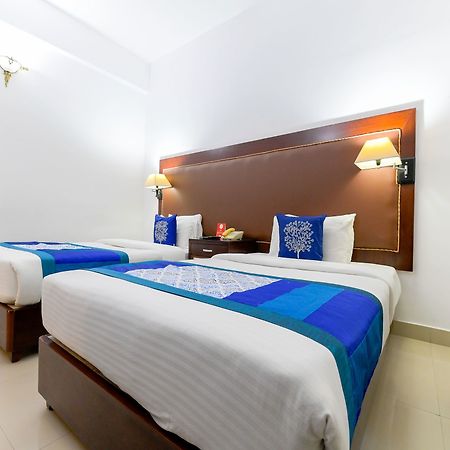Отель Oyo 7188 Ajantha Regency Коччи Экстерьер фото